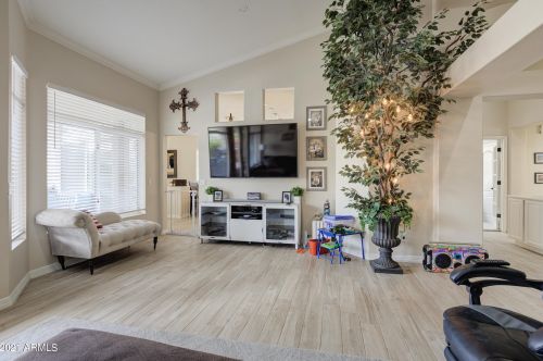 2702 Amberwood Dr, Phoenix AZ  85045-4208 exterior