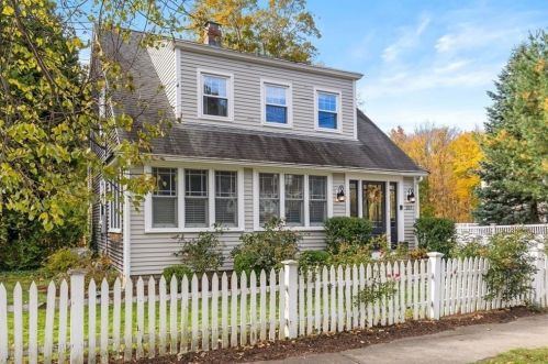 257 Hersey St, Hingham, MA 02043-2729