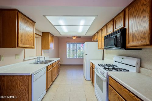 2324 Cactus Rd, Phoenix AZ 85032-7609 exterior