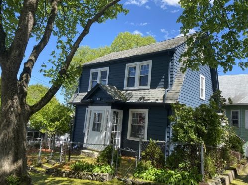 32 Sutherland Rd, Arlington MA  02476-5746 exterior