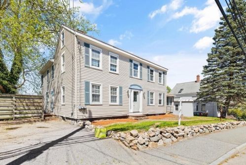 131 Park St, North Reading, MA 01864-2542