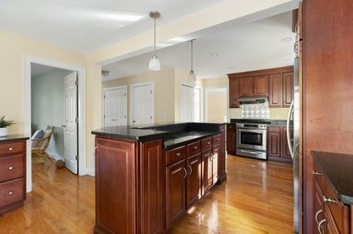 14 Wompatuck Rd, Hingham MA 02043-1100 exterior