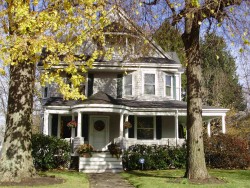 89 Hunnewell Ave, Newton, MA 02458-2240