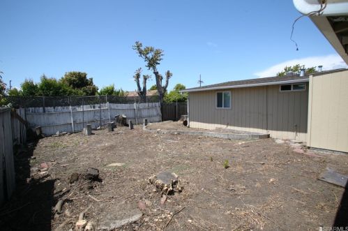 1493 Pearson Ave, San Leandro CA 94577-2437 exterior