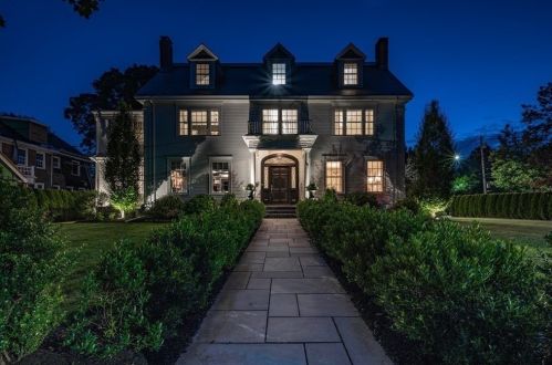 1005 Centre St, Newton, MA 02459-1621