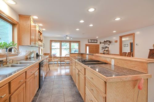 519 Essex Ave, Gloucester, MA 01930-2004