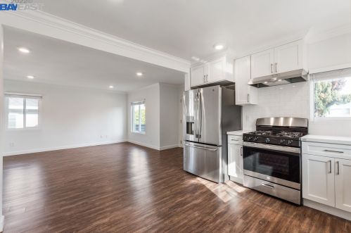 13095 Neptune Dr, San Leandro CA  94577-3130 exterior