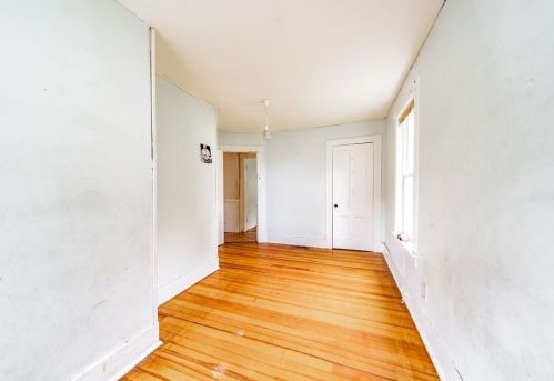 11 Sycamore St, Montgomery MA 01085-3215 exterior