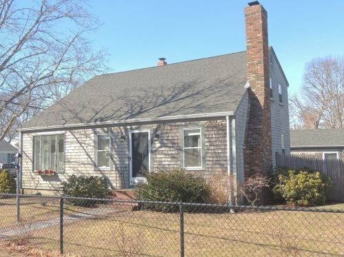 35 Pinehurst Dr, Wareham, MA 02571-2074