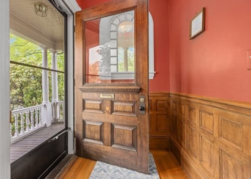 20 Clyde St, Newton, MA 02460-2209