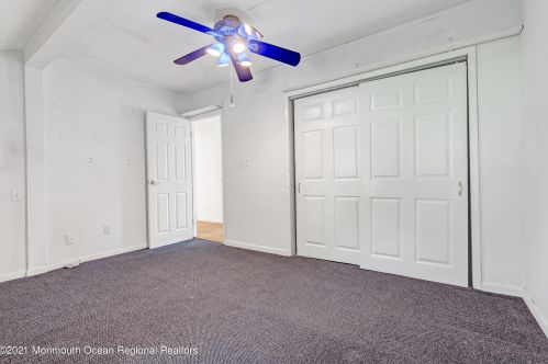 20 Irving Pl, Tinton Falls NJ  07724-1607 exterior