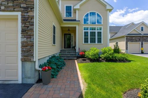 85 Fairway View Dr, Sutton, MA 01590