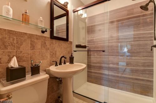 377 Skyline Lk Dr, Skyline Lakes NJ 07456-1953 exterior