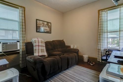 444 Brock Ave, New Bedford MA 02744-1437 exterior