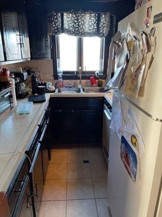 72 Winsor St, New Bedford MA 02744-1843 exterior