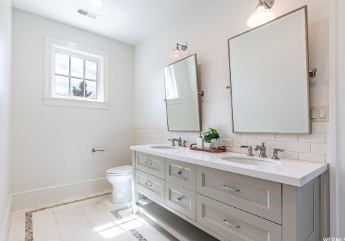 1918 Siesta Dr, Sandy UT 84093-6139 exterior