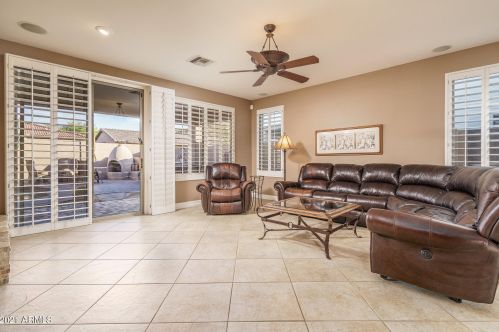 27417 60 Ln, Phoenix AZ 85035-4824 exterior