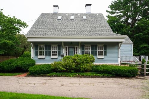1072 Blue Hill Ave, Milton, MA 02186-2330
