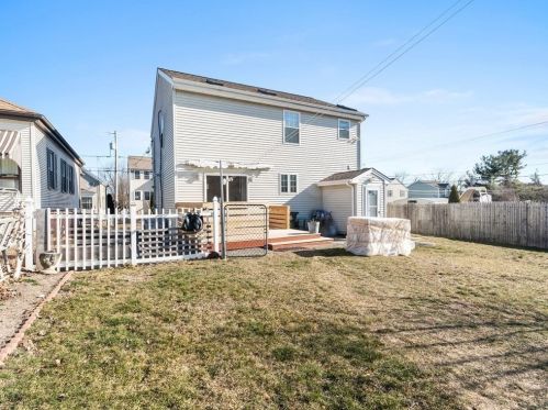 305 Detroit St, Fall River MA 02721-4904 exterior