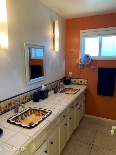 14052 Canterbury Dr, Phoenix AZ 85023-6211 exterior