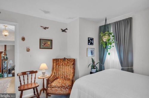 228 Somerset Rd, West Deptford NJ 08096-6066 exterior