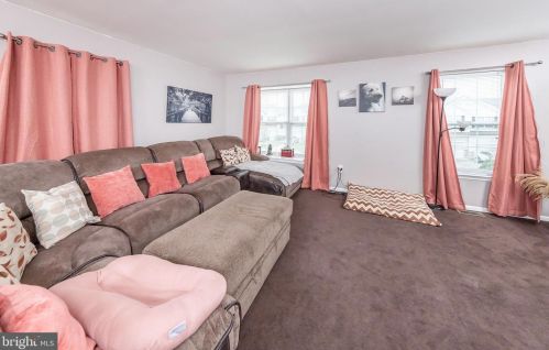 27 Highgrove Ct, West Deptford NJ 08086-3814 exterior