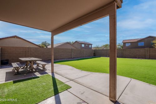 1818 63rd Dr, Phoenix AZ  85043-5748 exterior