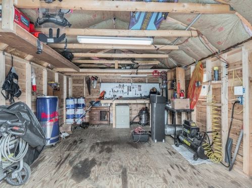 175 Middle Rd, New Bedford MA 02743-2016 exterior