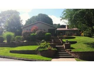 135 Mountain View Dr, Holyoke, MA 01040-1317