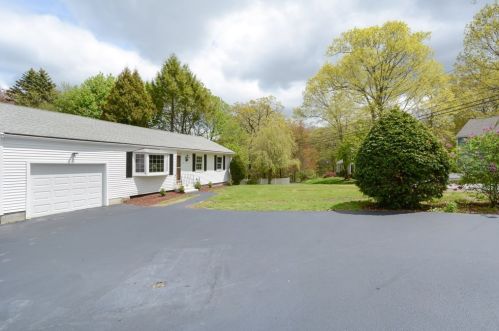 97 Floral St, Shrewsbury MA  01545-3225 exterior