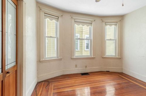 7 Bellingham Ave, Everett MA 02149-1218 exterior