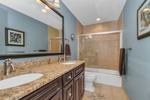 14 Meagan Ln, Lemont IL 60439-4496 exterior