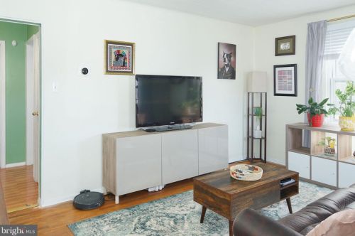 413 Beacon Ave, West Deptford NJ  08066-1152 exterior