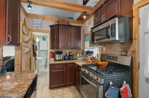 80 Lakeside Dr, Wantage NJ  07461-4312 exterior