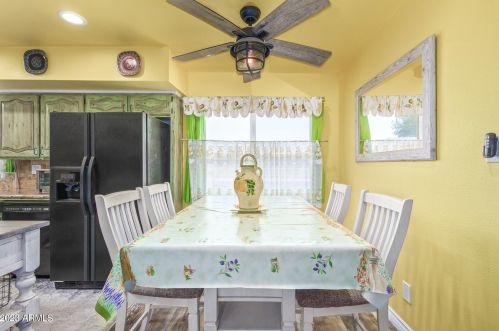 4210 Country Gables Dr, Phoenix AZ 85053-4528 exterior