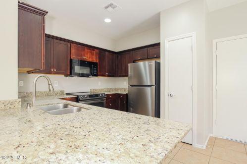 2806 73rd Dr, Phoenix AZ  85035-3256 exterior