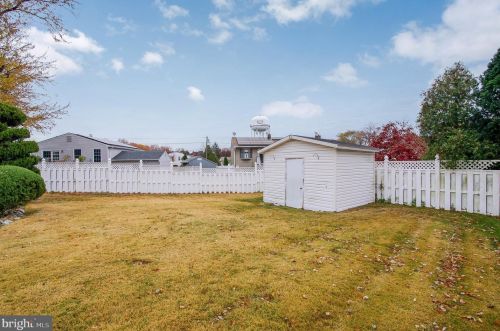 422 Meadowcroft Rd, West Deptford NJ 08096-4007 exterior