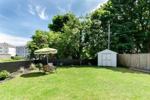 18 Mott St, New Bedford MA 02744-2307 exterior