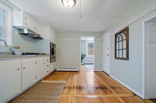 30 Hamlet St, Fall River MA 02724-3331 exterior