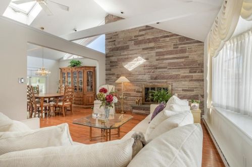 6 Amanola Ave, Worcester MA 01604 exterior