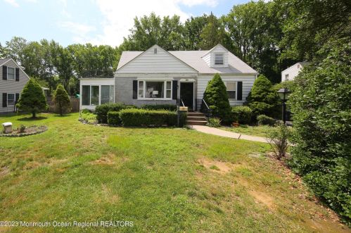 65 Little Silver Pkwy, Little Silver, NJ 07739-1118