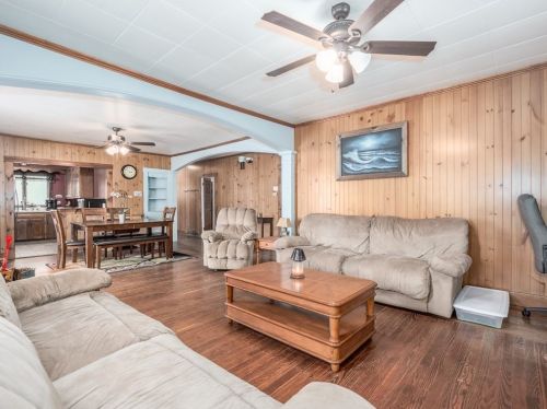 175 Middle Rd, New Bedford MA 02743-2016 exterior