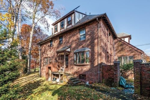 230 Woodward St, Newton MA 02468-2041 exterior