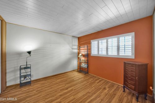 1320 Bethany Home Rd, Phoenix AZ 85014-2048 exterior