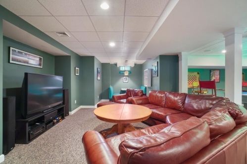 61 Village Ave, Dedham MA 02026-4209 exterior