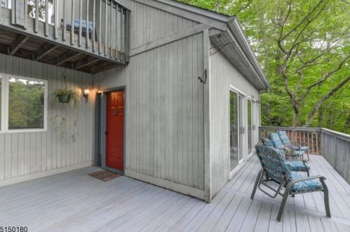 364 Skyline Lk Dr, Skyline Lakes NJ 07456-1943 exterior