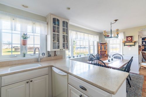 1239 Main St, Chatham MA 02633-2422 exterior