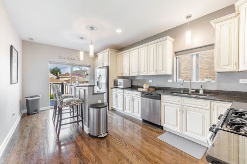 1907 Wenonah Ave, Forest View IL 60402-1666 exterior