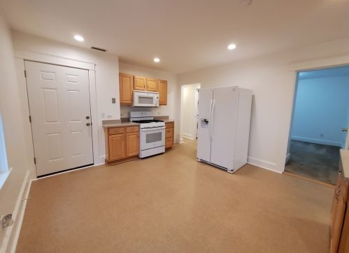 8 Ipswich St, Seekonk MA 02771 exterior