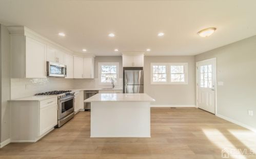 4 Charlotte St, Carteret NJ  07008-2321 exterior